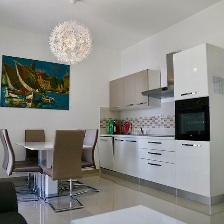 קרק Sesar Apartments Krk - No. 1 Iva מראה חיצוני תמונה