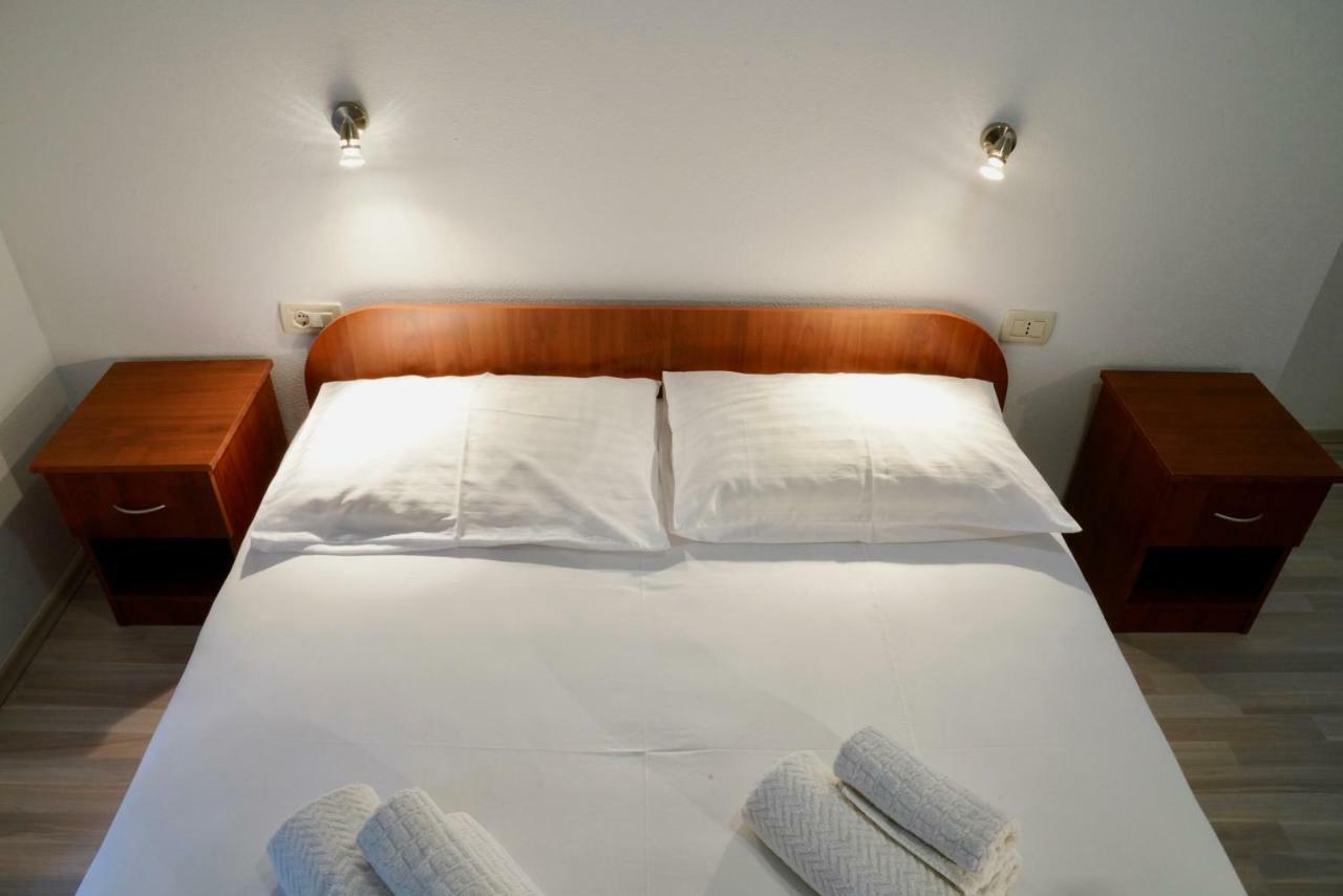 קרק Sesar Apartments Krk - No. 1 Iva מראה חיצוני תמונה