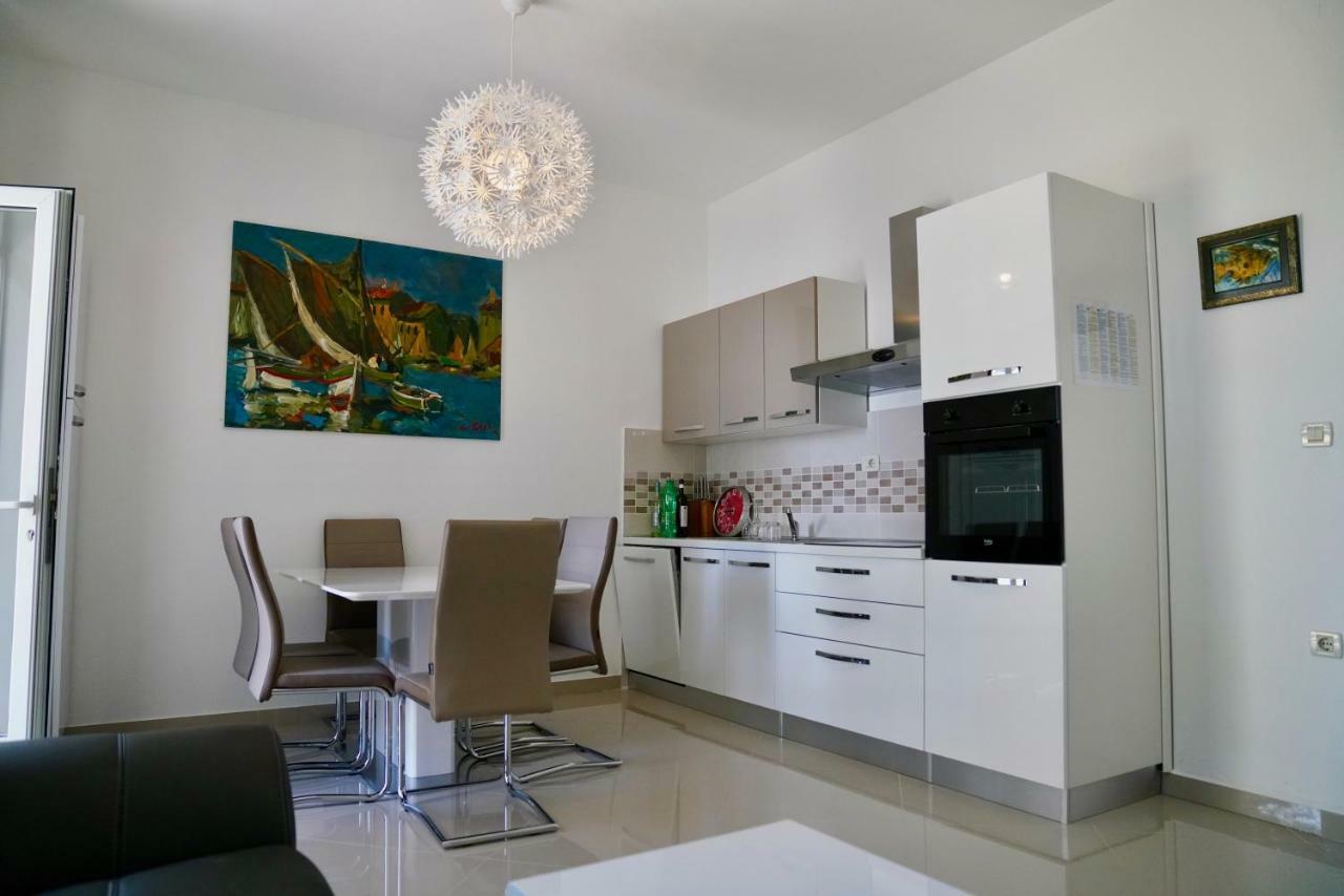 קרק Sesar Apartments Krk - No. 1 Iva מראה חיצוני תמונה