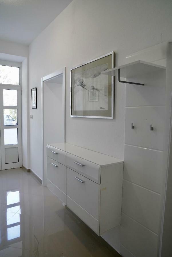 קרק Sesar Apartments Krk - No. 1 Iva מראה חיצוני תמונה