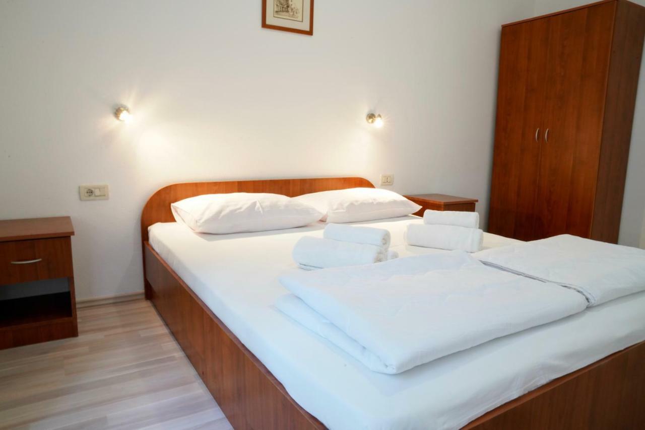 קרק Sesar Apartments Krk - No. 1 Iva מראה חיצוני תמונה