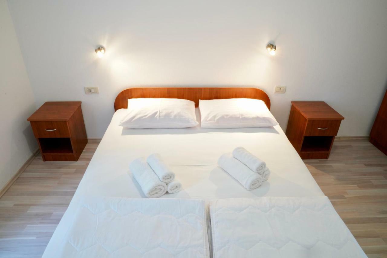 קרק Sesar Apartments Krk - No. 1 Iva מראה חיצוני תמונה