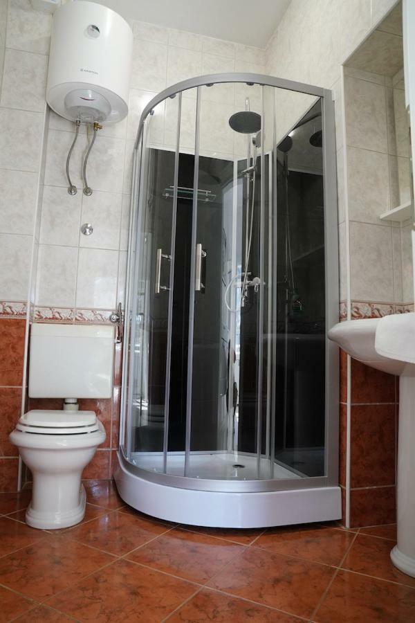 קרק Sesar Apartments Krk - No. 1 Iva מראה חיצוני תמונה